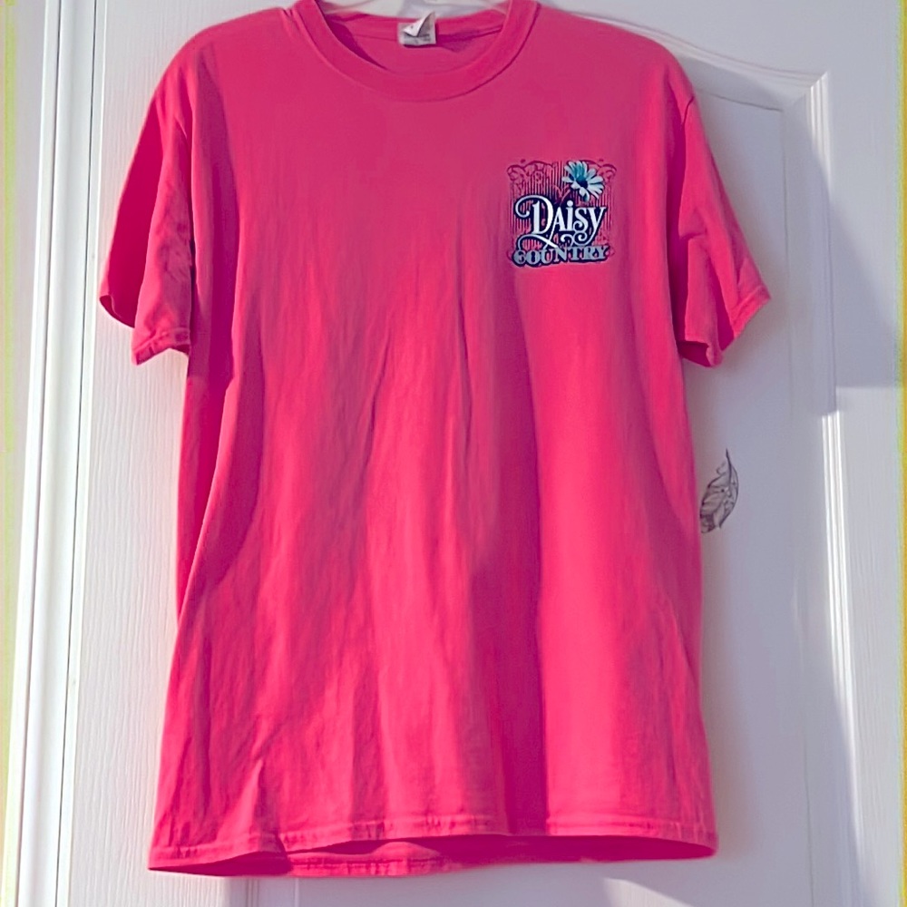 Fruit of the loom shirt, size medium 50% cotton 50% polyester.